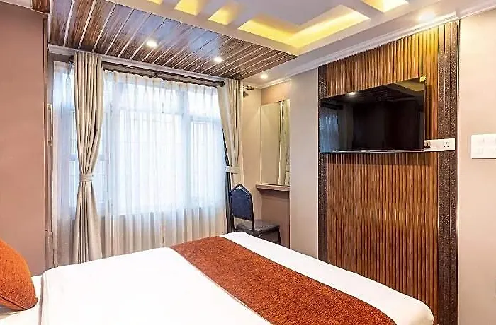 Airport Deepshree Hotel 3*